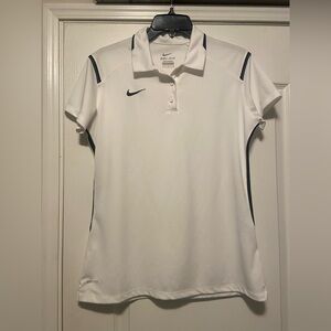 Large Women’s white Nike DRIFIT short sleeve shirt.